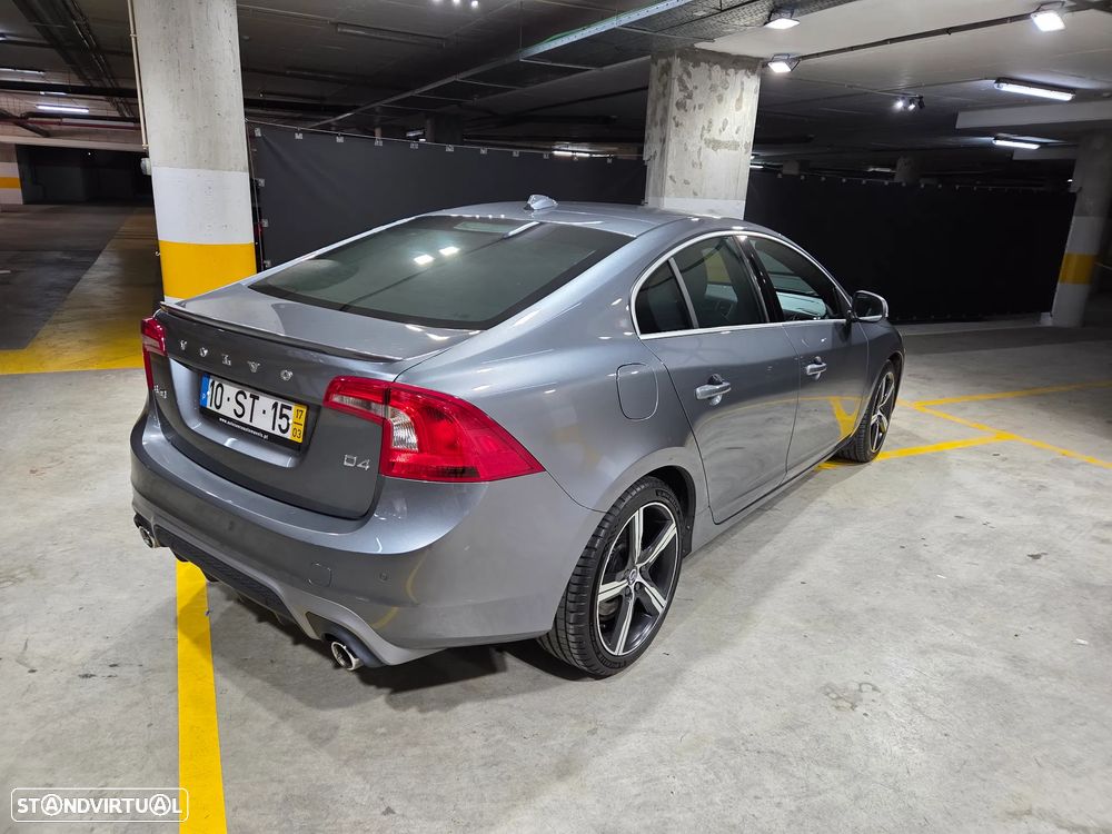 Volvo S60 2.0 D4 R-Design Momentum Geartronic - 1