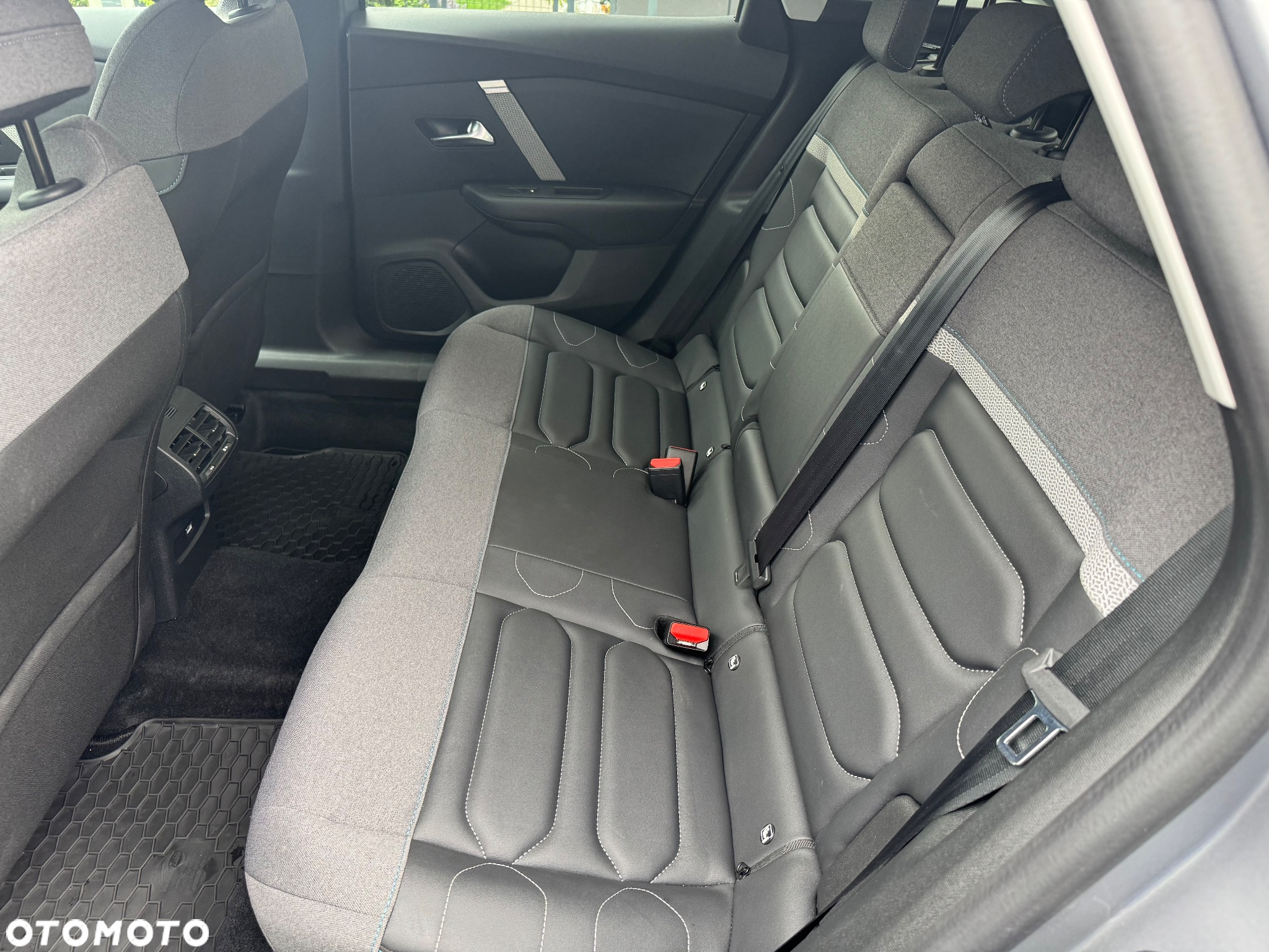 Citroën C4 1.2 PureTech Max S&S EAT8 - 26
