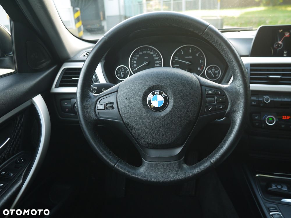 BMW Seria 3 320d Touring Efficient Dynamics Edition - 21