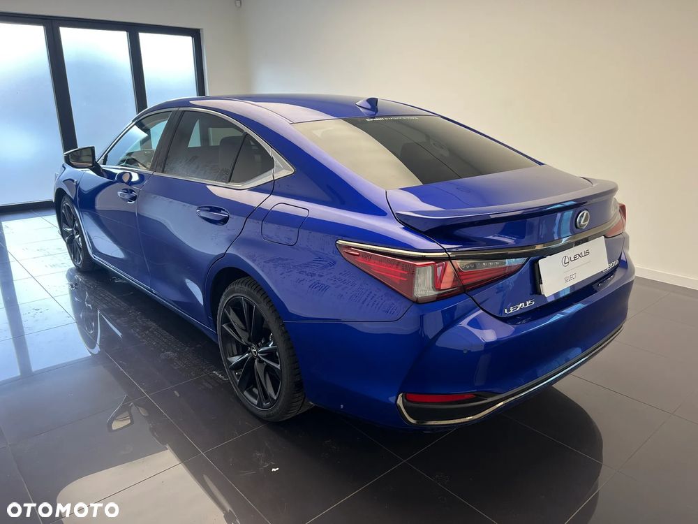 Lexus ES 300h F Sport Design - 7