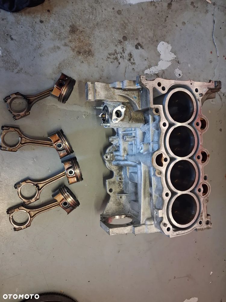 Blok silnika 1.6 tgdi g4fj tłok korbowód pokrywa zaworów hyundai kia sportage tucson i40 optima carens
