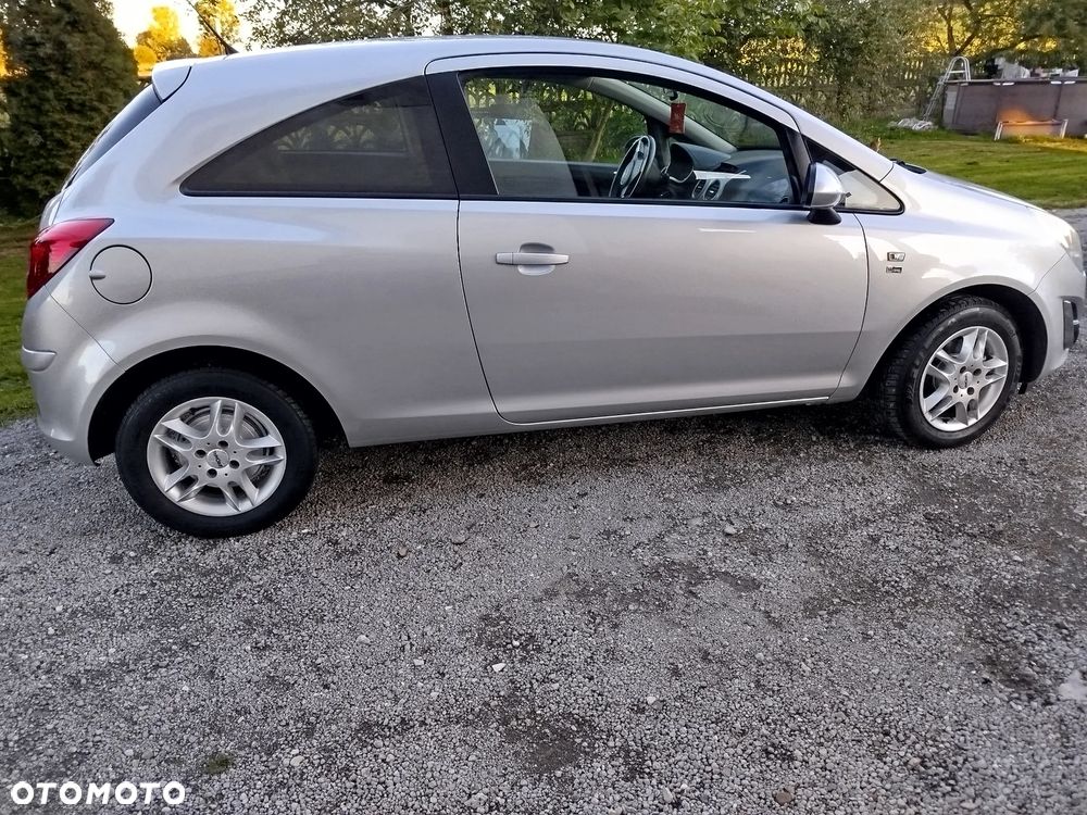 Opel Corsa 1.4 16V 150 Jahre - 8