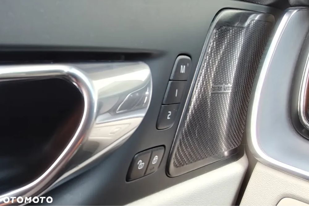 Volvo XC 60 B4 D AWD Momentum Pro - 17