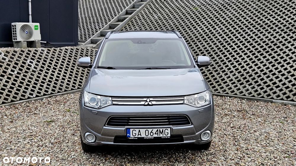 Mitsubishi Outlander 2.0 4WD Plus - 12