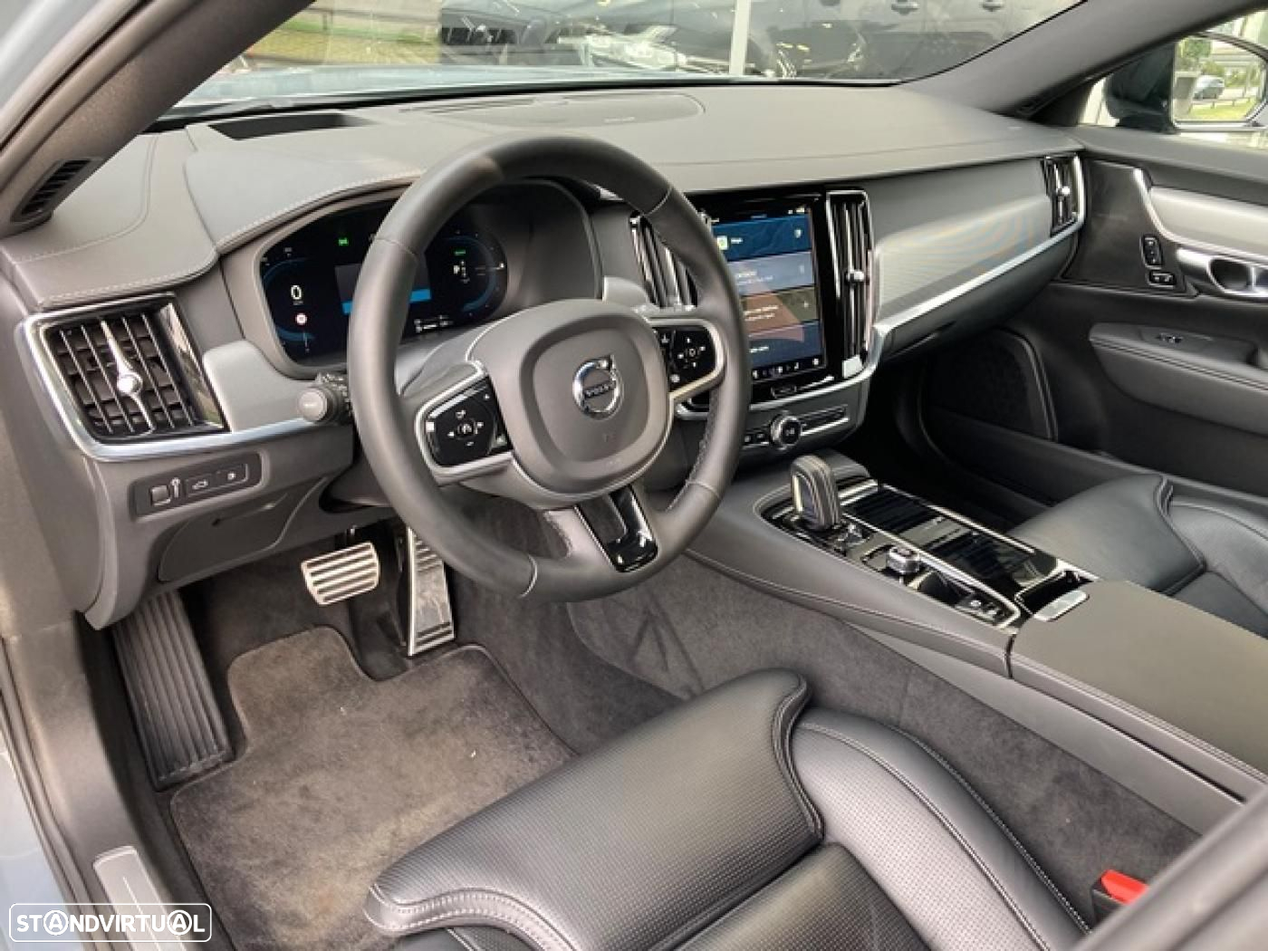 Volvo V90 2.0 T6 PHEV R-Design AWD - 33