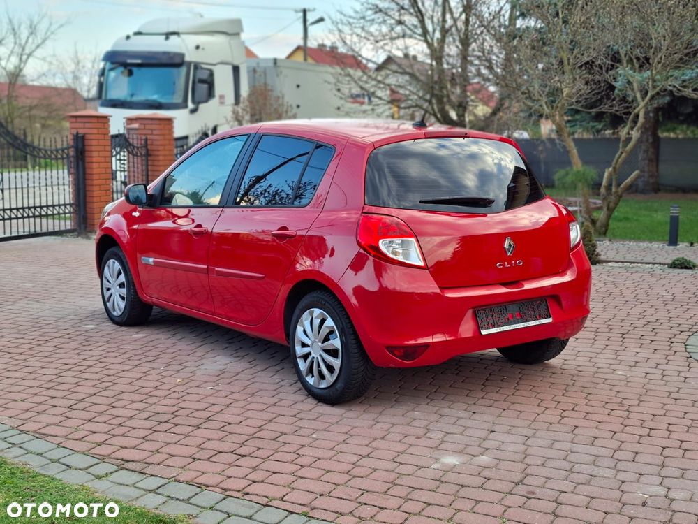 Renault Clio 1.2 16V 75 TomTom Edition - 6