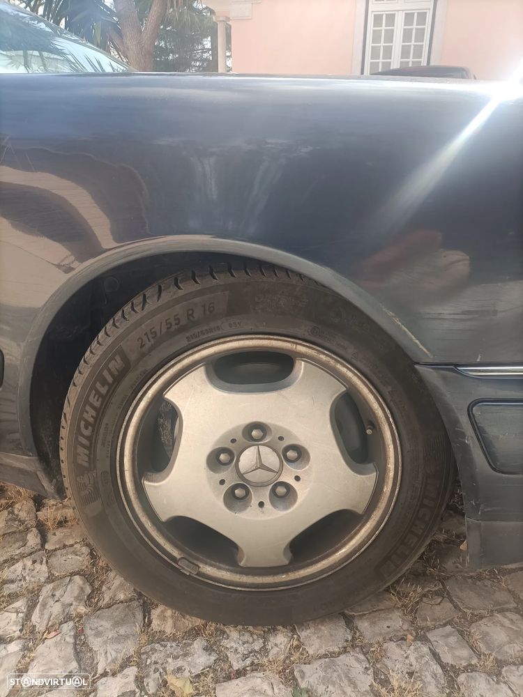 Mercedes-Benz E 200 1998 photo 3
