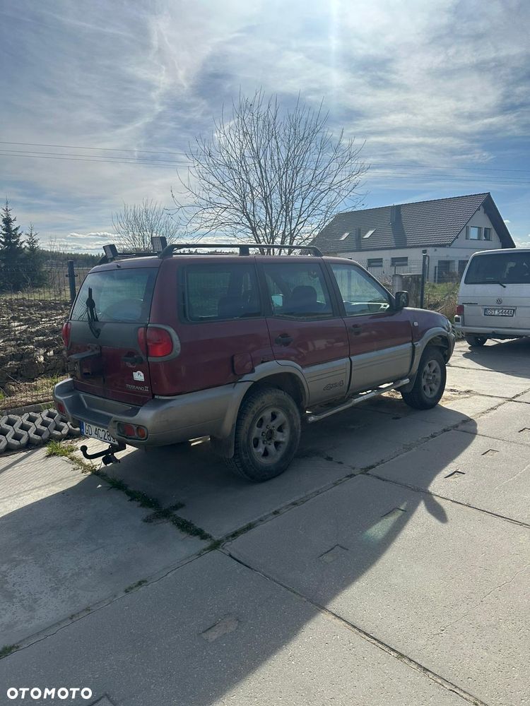 Nissan Terrano 2.4 Luxury - 8