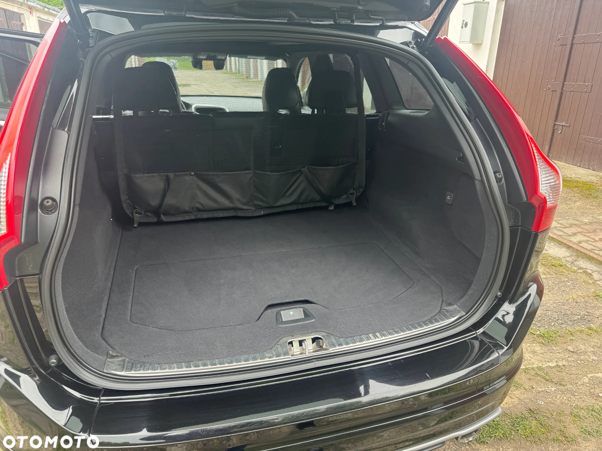 Volvo XC 60 D5 AWD R-Design Momentum - 9