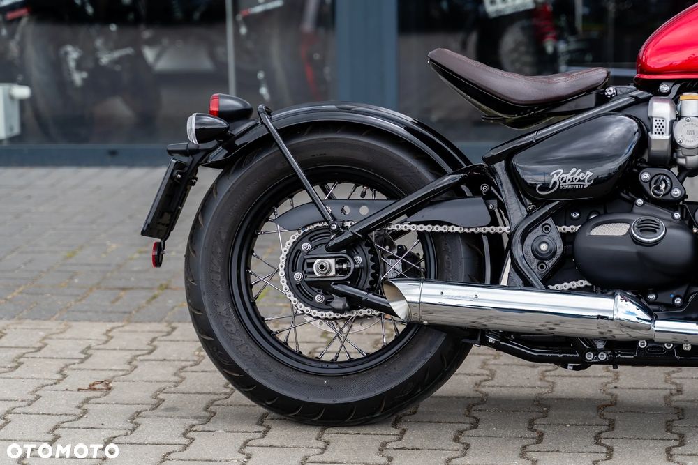 Triumph Bonneville Bobber - 16