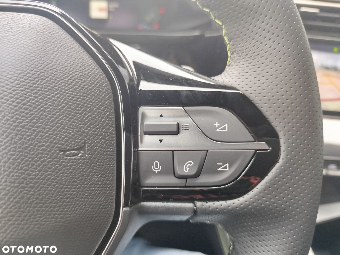 Peugeot 408 - 26