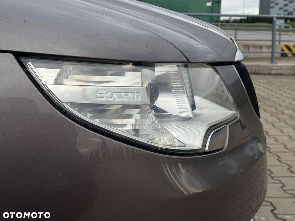 Skoda Superb Combi 2.0 TDI DSG Exclusive - 11