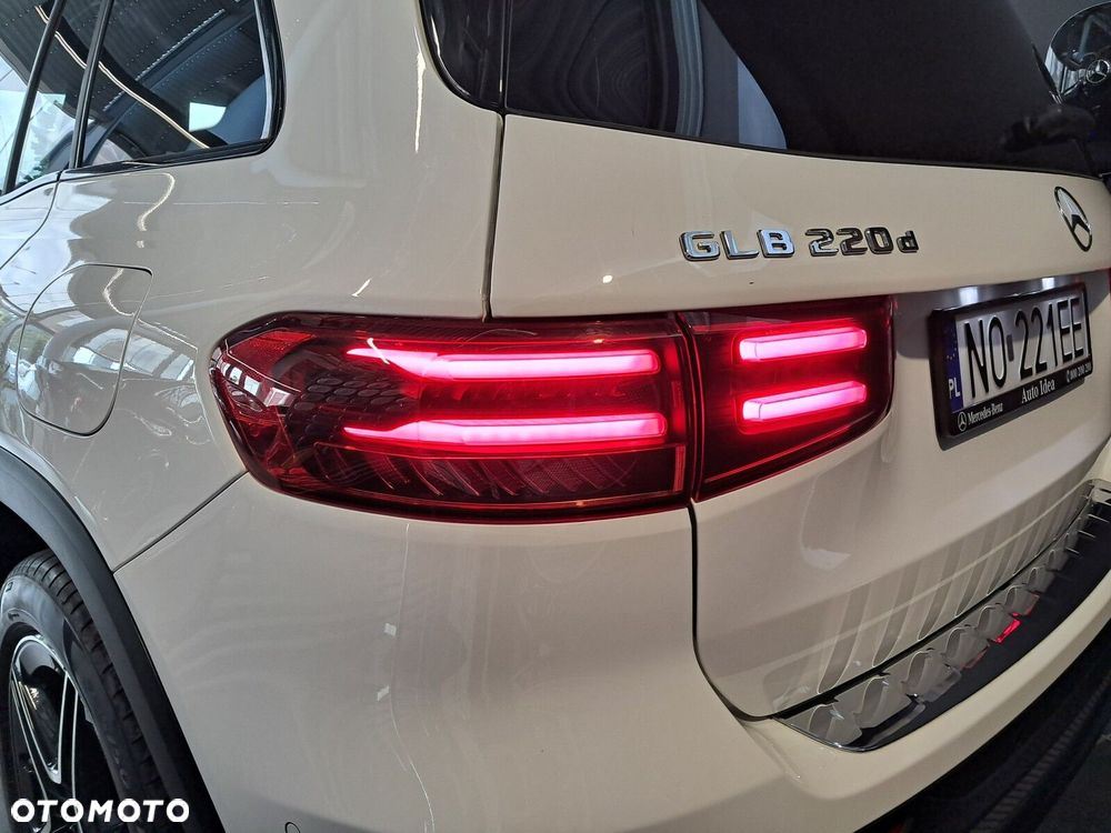 Mercedes-Benz GLB - 14
