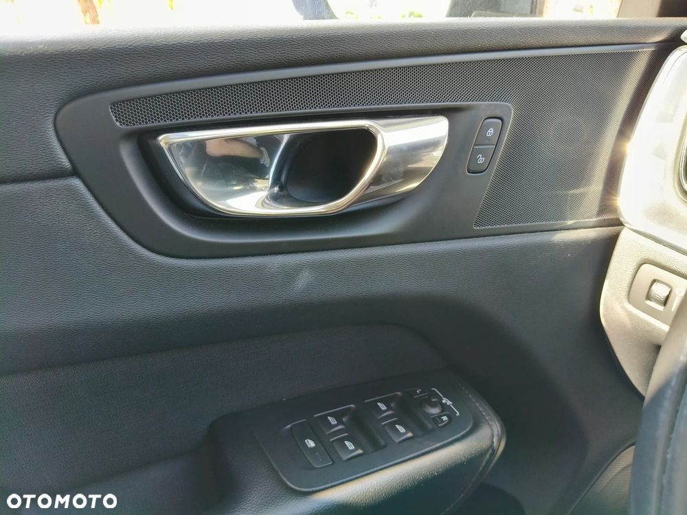 Volvo XC 60 T5 AWD Momentum - 19