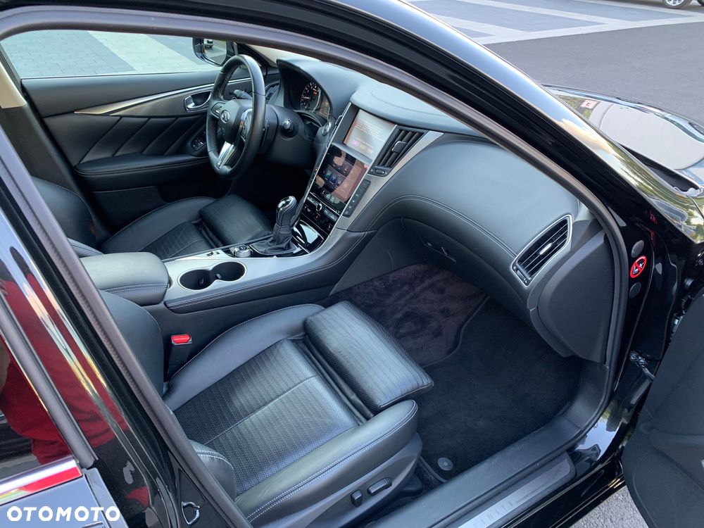 Infiniti Q50 2.0t Sport Sound Studio by Bose - 16