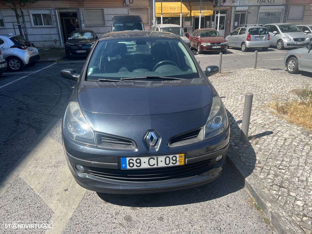 Renault Clio 1.2 16V Confort - 1