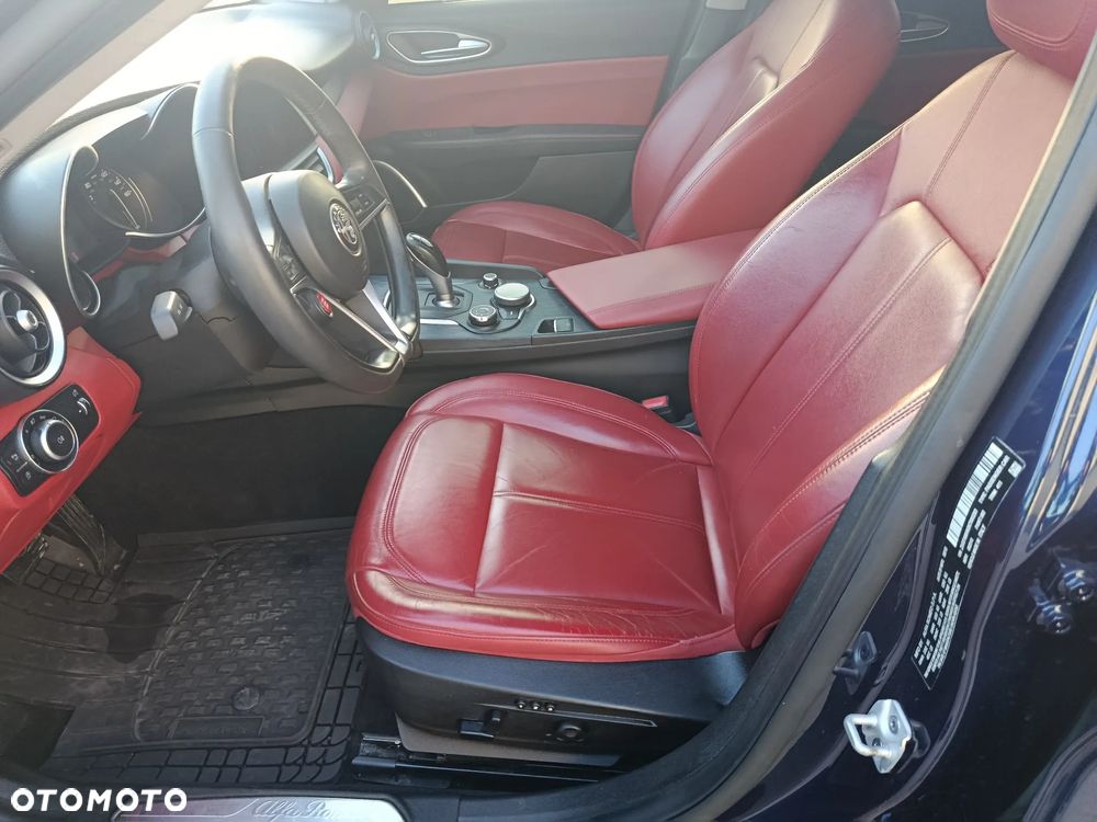 Alfa Romeo Giulia 2.0 Turbo 16V AT8 Veloce - 13