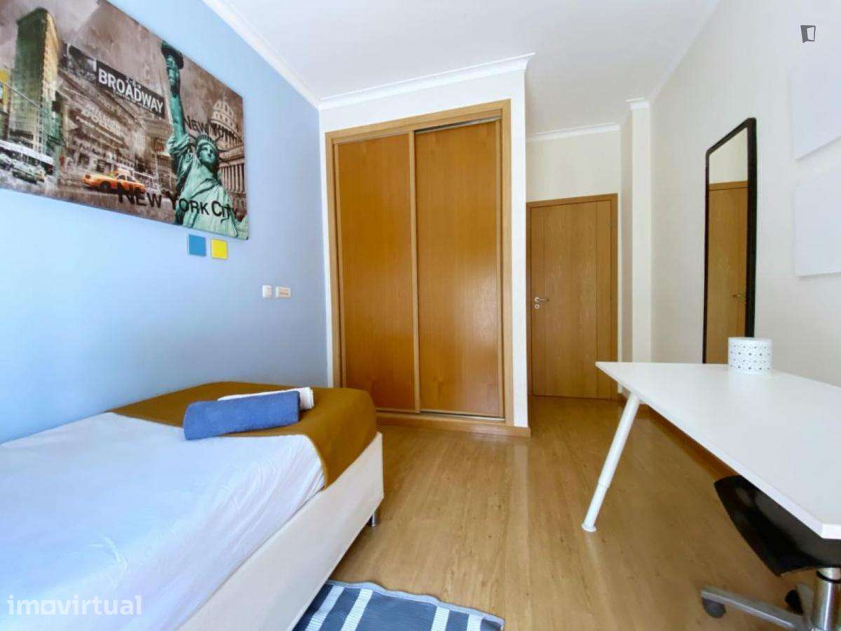 Quarto - localizado em Setubal - Grande imagem: 2/7