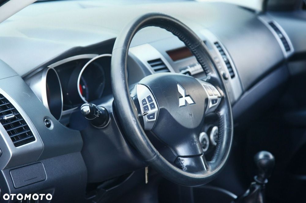 Mitsubishi Outlander - 12