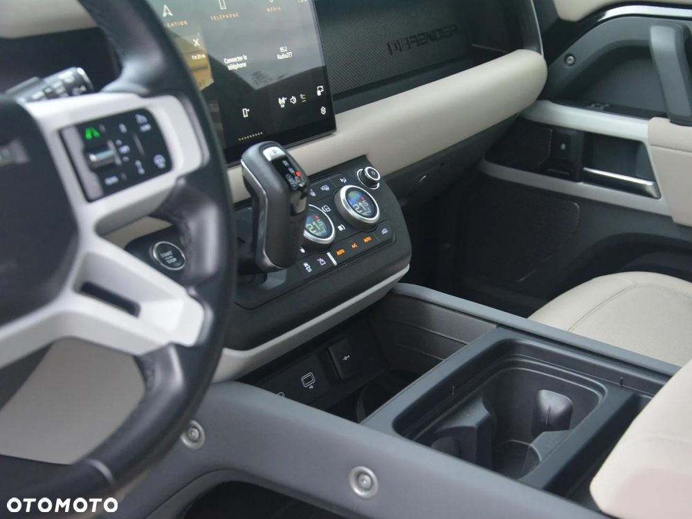 Land Rover Defender 110 D250 SE - 13