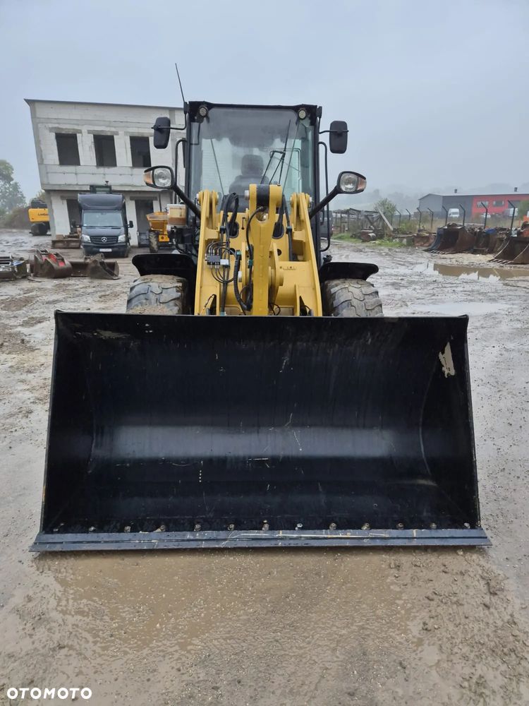 Caterpillar 906M - 9