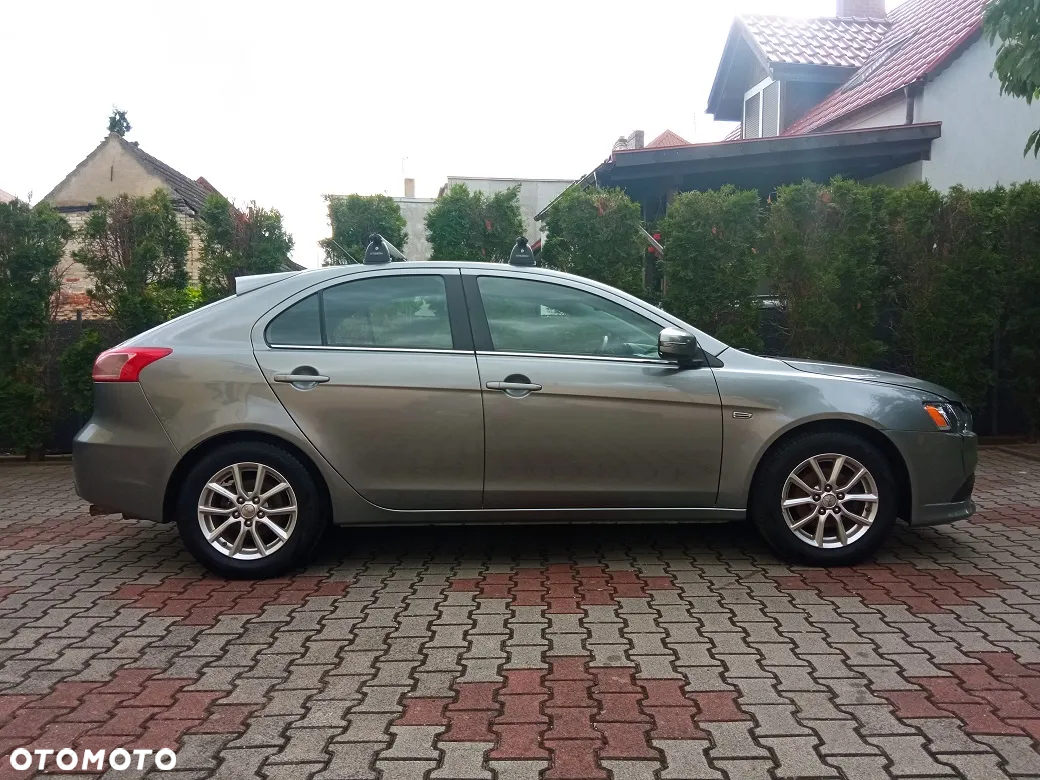Mitsubishi Lancer 1.6 Inform - 2