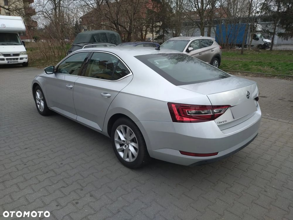 Skoda Superb 2.0 TDI Ambition - 6