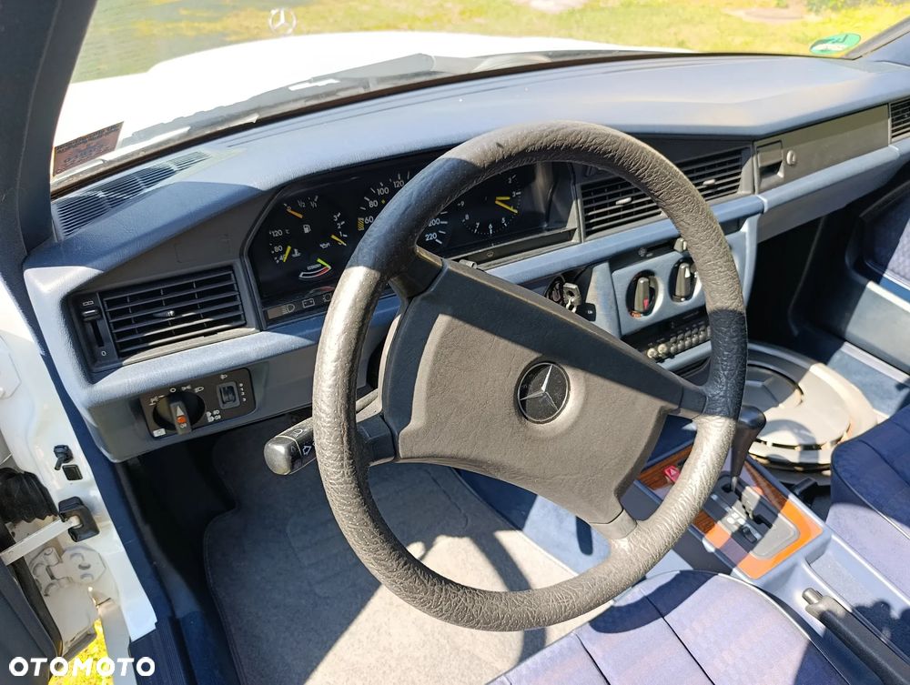 Mercedes-Benz W201 (190) - 10