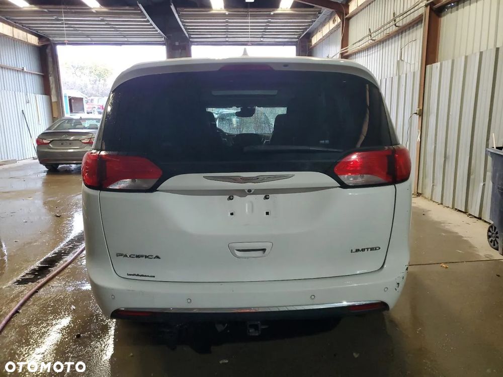 Chrysler Pacifica - 6