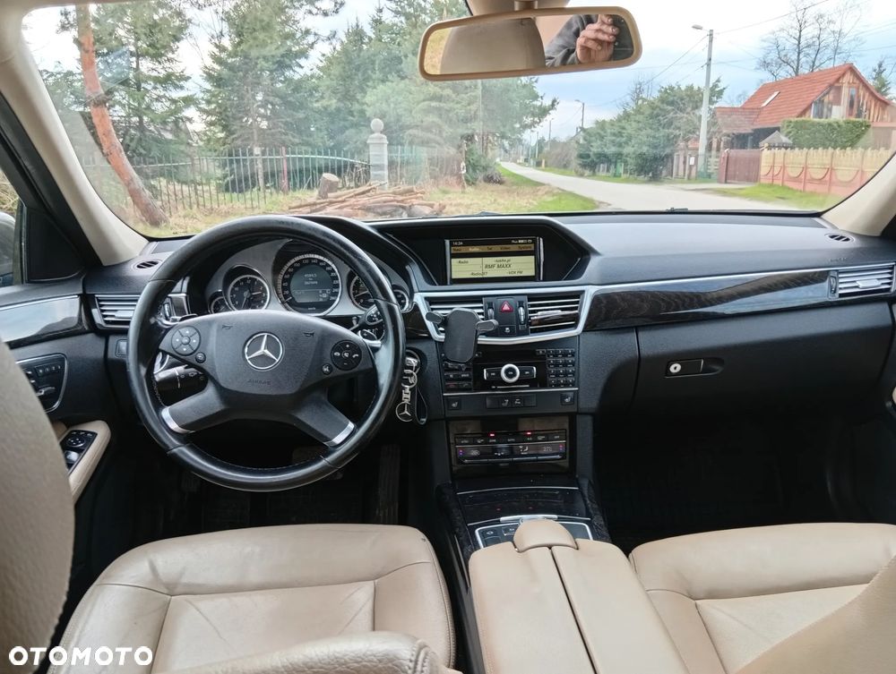 Mercedes-Benz Klasa E 300 CDI DPF BlueEFFICIENCY 7G-TRONIC Avantgarde - 21