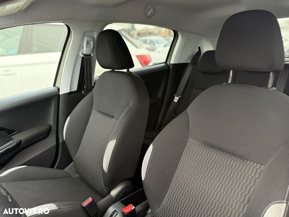 Peugeot 208 82 PureTech Style - 13