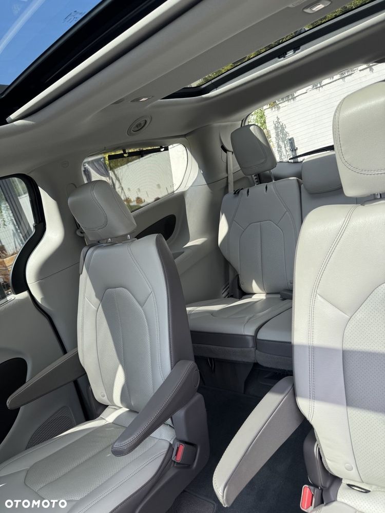 Chrysler Pacifica - 9