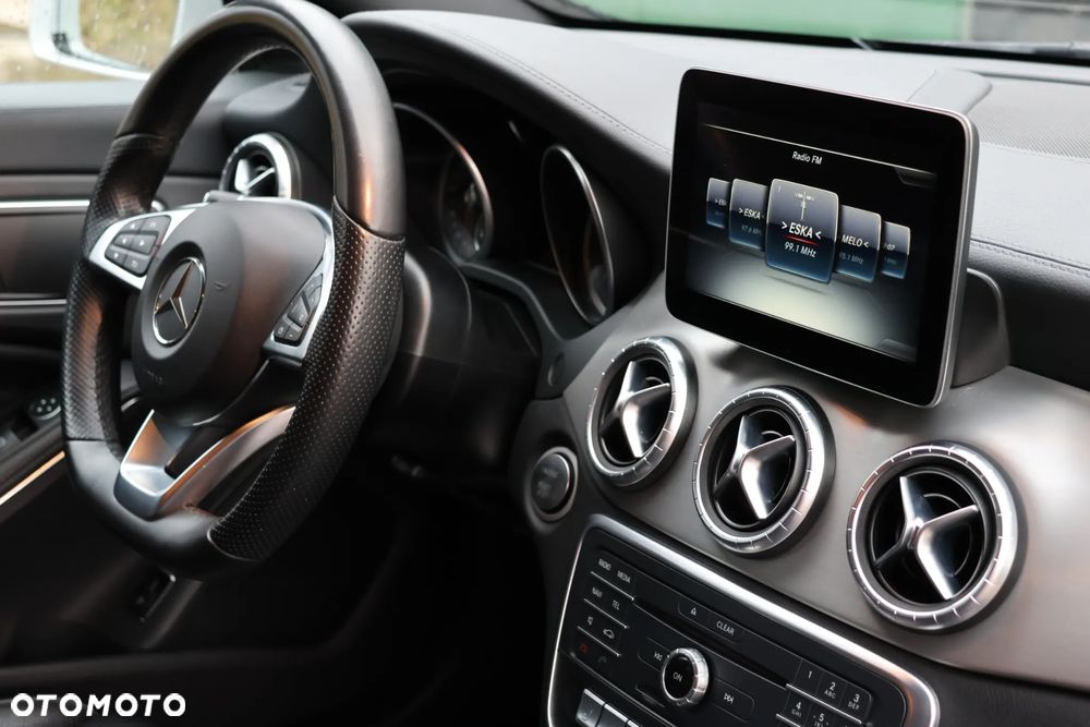 Mercedes-Benz CLA 180 d AMG Line - 19