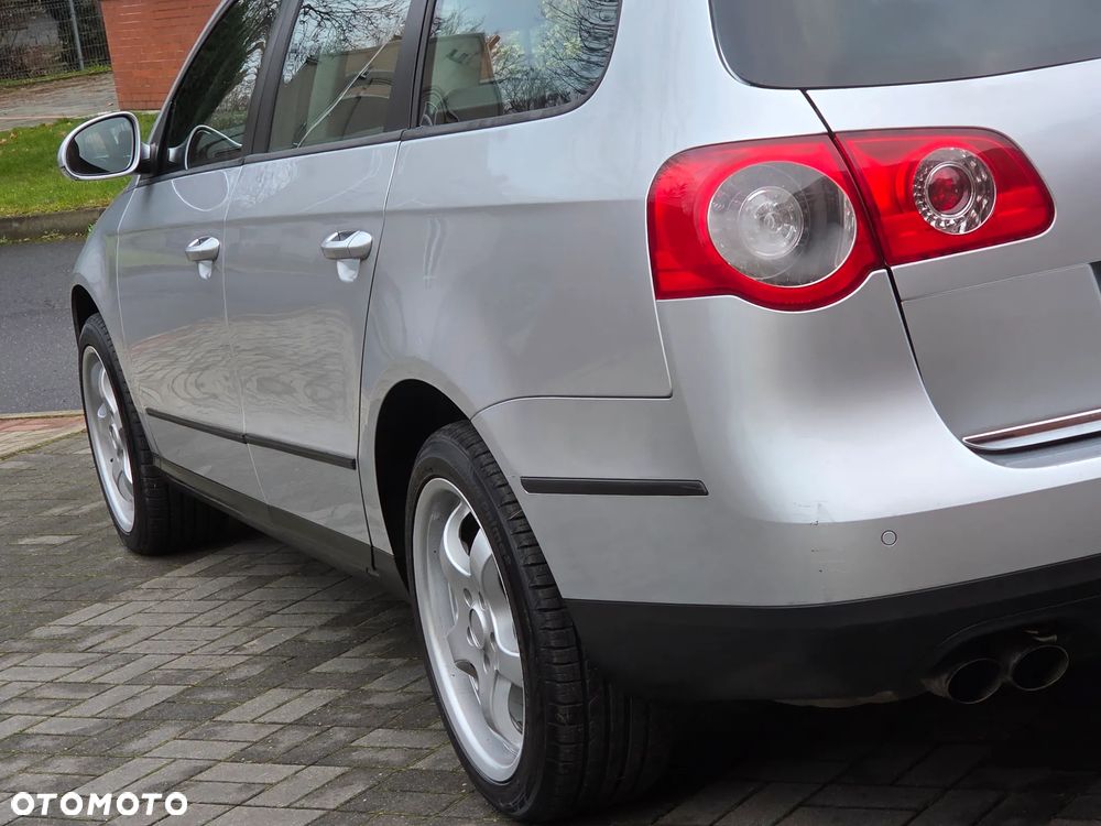 Volkswagen Passat 2.0 TDI DPF DSG Trendline - 17