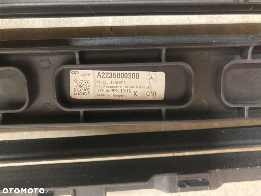 MERCEDES W223 S-KLASA ŻALUZJA DOLNA KIEROWNICA POWIETRZA A2235000300 - 3