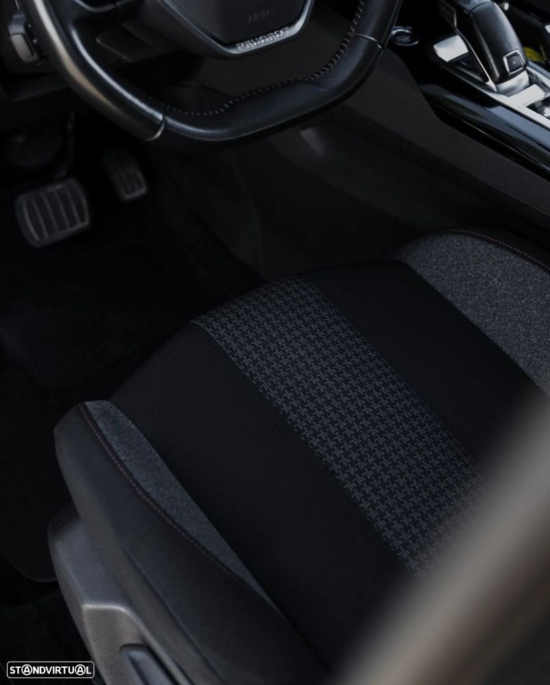 Peugeot 2008 1.2 PureTech Allure EAT8 - 19