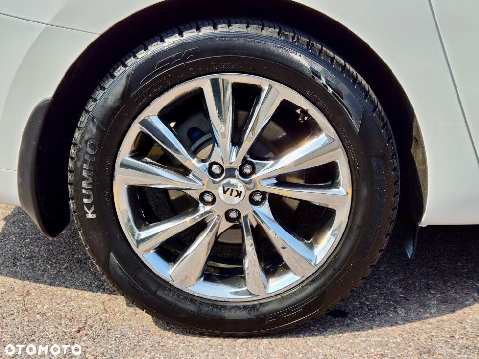 Kia Carnival - 31