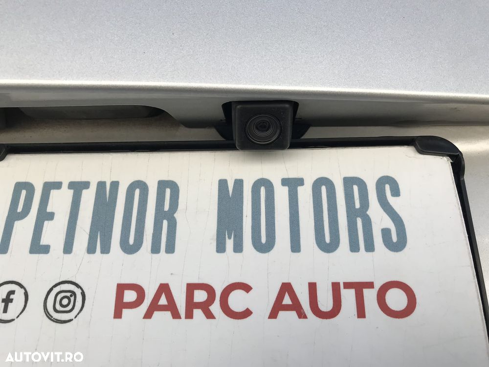 Toyota Auris 1.8 L VVT-i Sol+ - 38