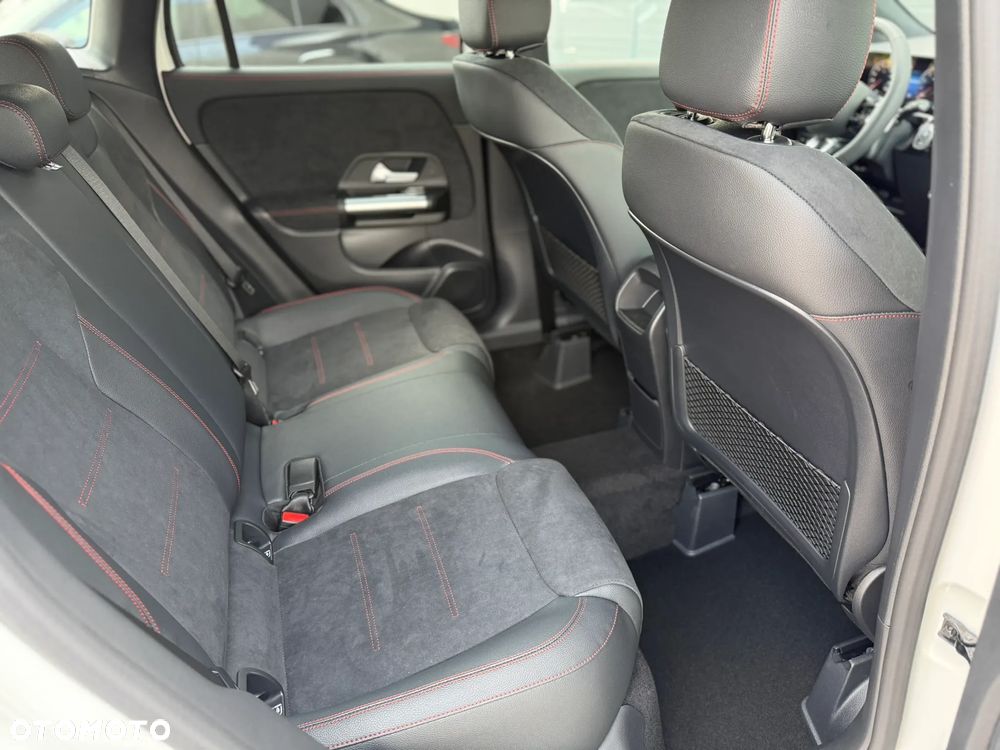 Mercedes-Benz GLA - 29