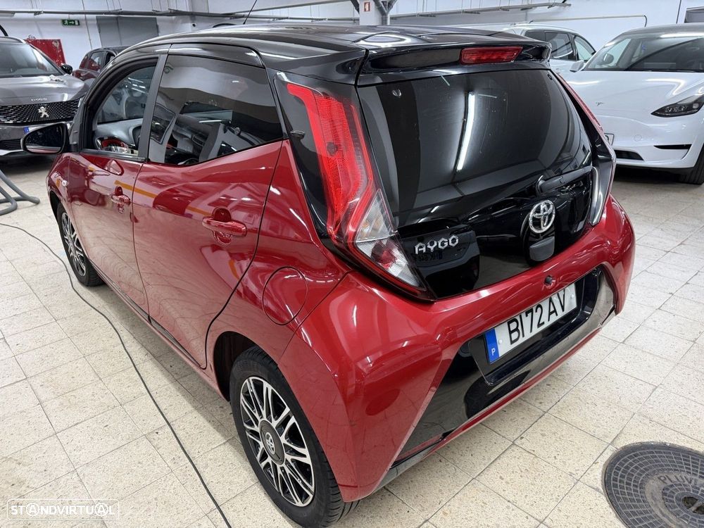 Toyota Aygo 1.0 X-Clusiv Red - 6
