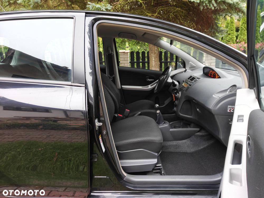 Toyota Yaris - 10