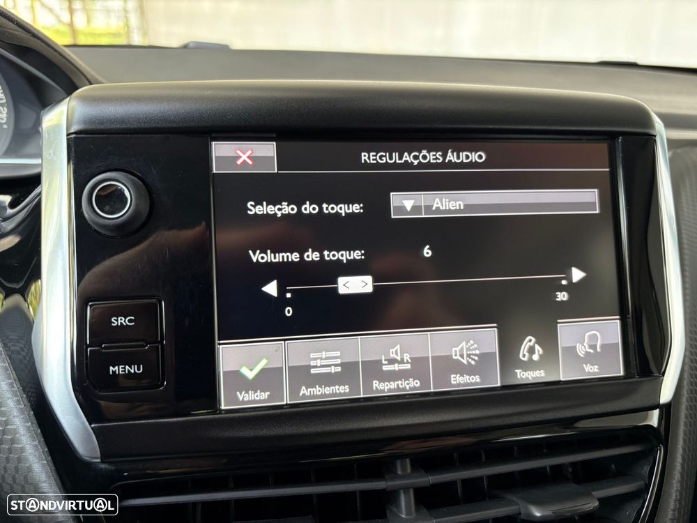 Peugeot 2008 1.2 PureTech Style - 32