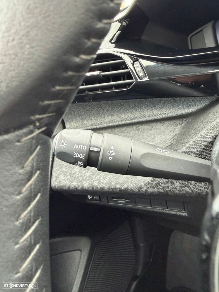 Peugeot 308 1.2 PureTech Allure - 18