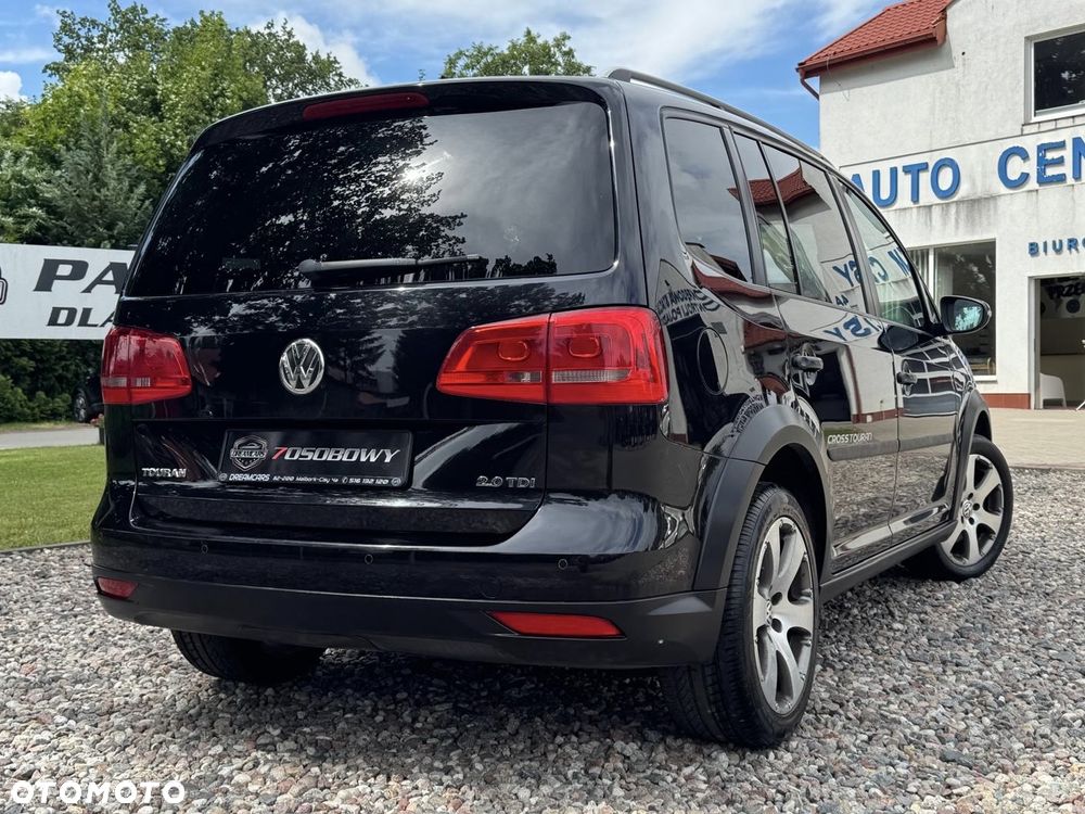 Volkswagen Touran - 12