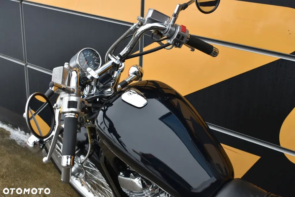 Suzuki Intruder - 12