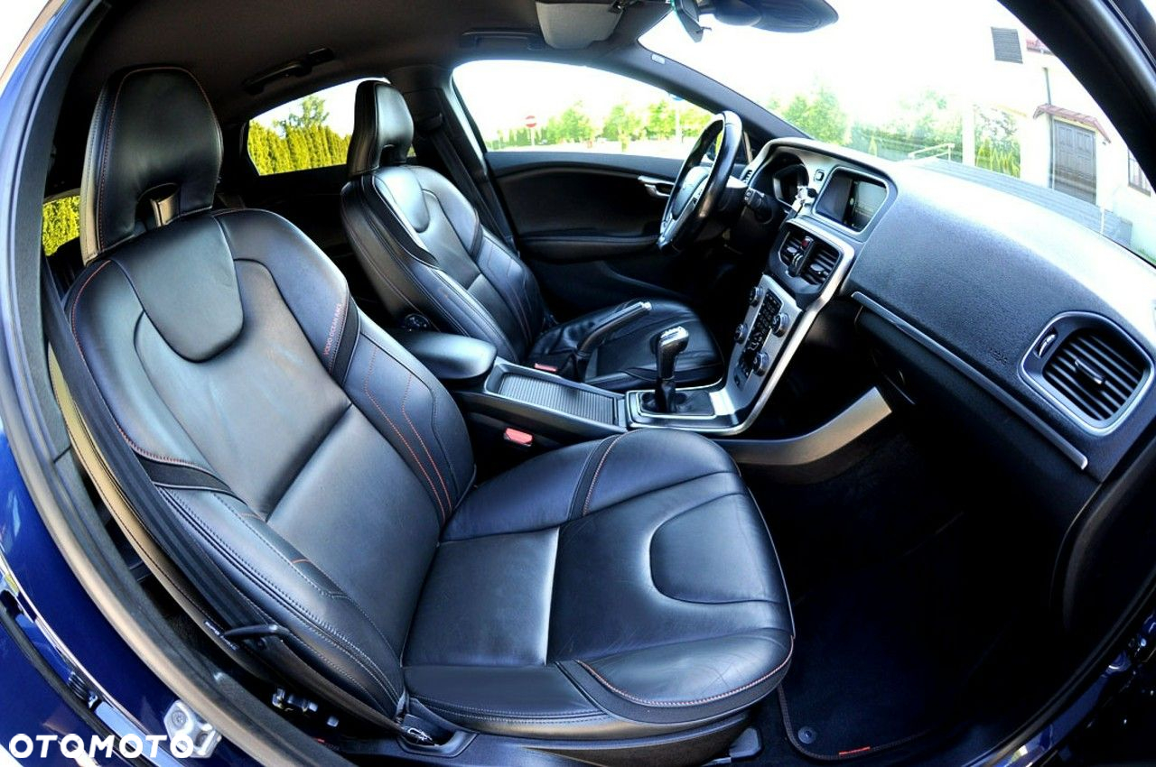 Volvo V40 D4 Drive-E Ocean Race - 9