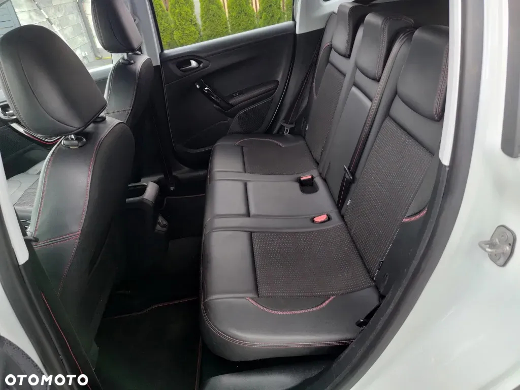 Peugeot 2008 1.2 PureTech GT Line S&S - 11