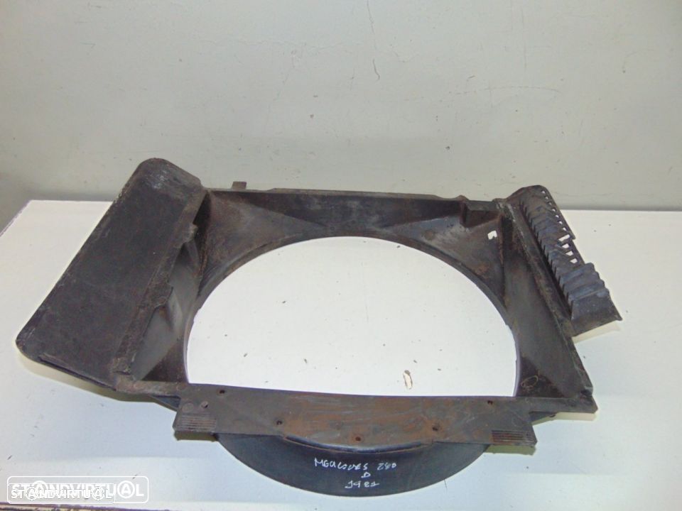Mercedes W123 - caixa da ventoinha do motor - 2