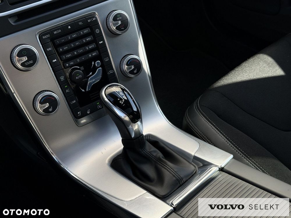 Volvo V60 Cross Country - 24