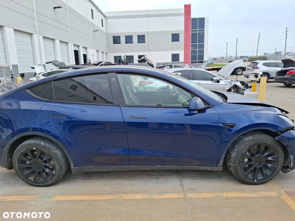 Tesla Y Long Range AWD - 2